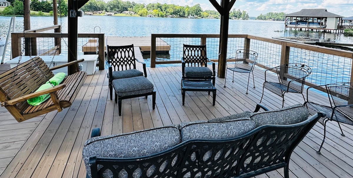 Covered private dock seating on Lake Harding